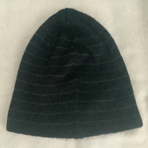 Unknown Men’s Black/Gray Striped Beanie PRE-OWNED - Picture 1 of 3